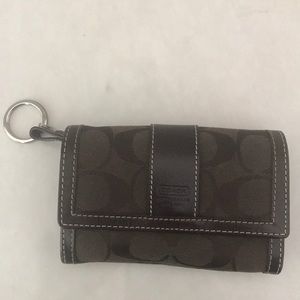 Coach keychain wallet brown with dark brown Cs